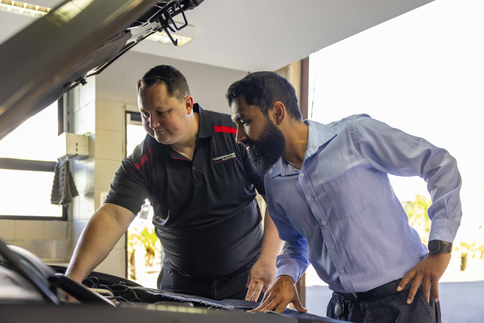 eben the owner of vorsprung automobil is working with client